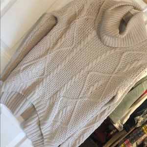 Knitted sweater. With key hole back.